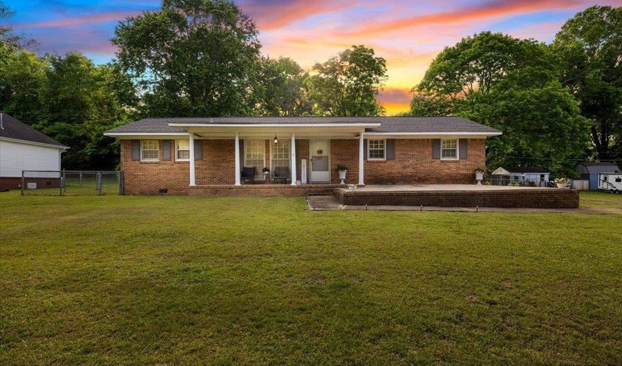 613 7TH St, Arab, AL 35016 - 3 Beds, 2 Bath