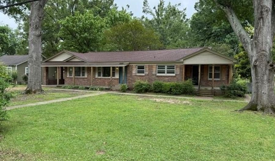 208 East St, Batesville, MS 38606 - 4 Beds, 2 Bath