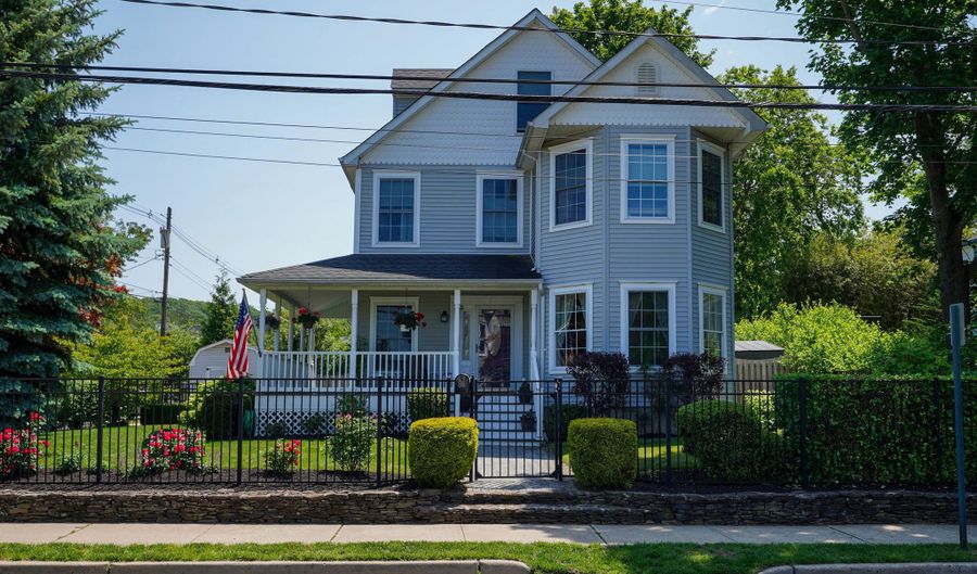 88 3rd Ave, Atlantic Highlands, NJ 07716 - 3 Beds, 3 Bath