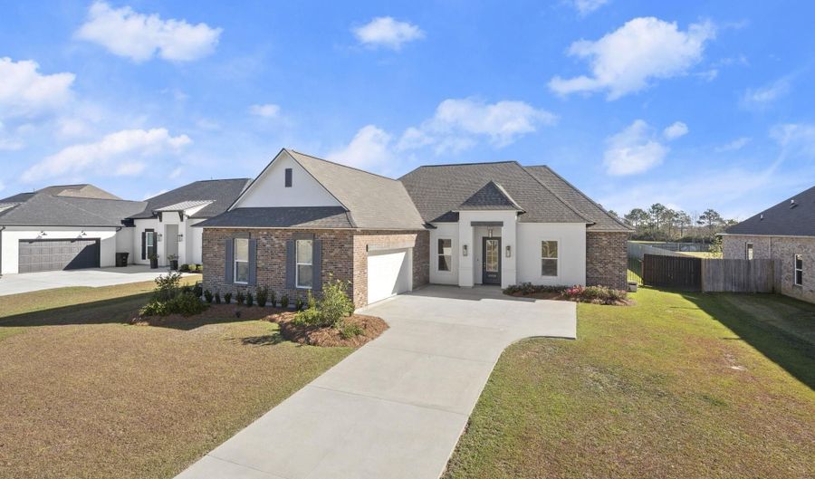 10233 Oak Colony Blvd, Baton Rouge, LA 70817 - 5 Beds, 3 Bath