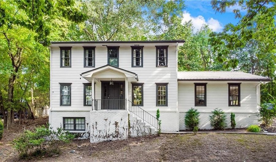 813 Lakeshore Dr, Berkeley Lake, GA 30096 - 4 Beds, 3 Bath