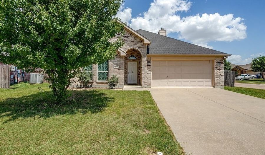 100 Pebble Creek Way, Alvarado, TX 76009 - 4 Beds, 2 Bath