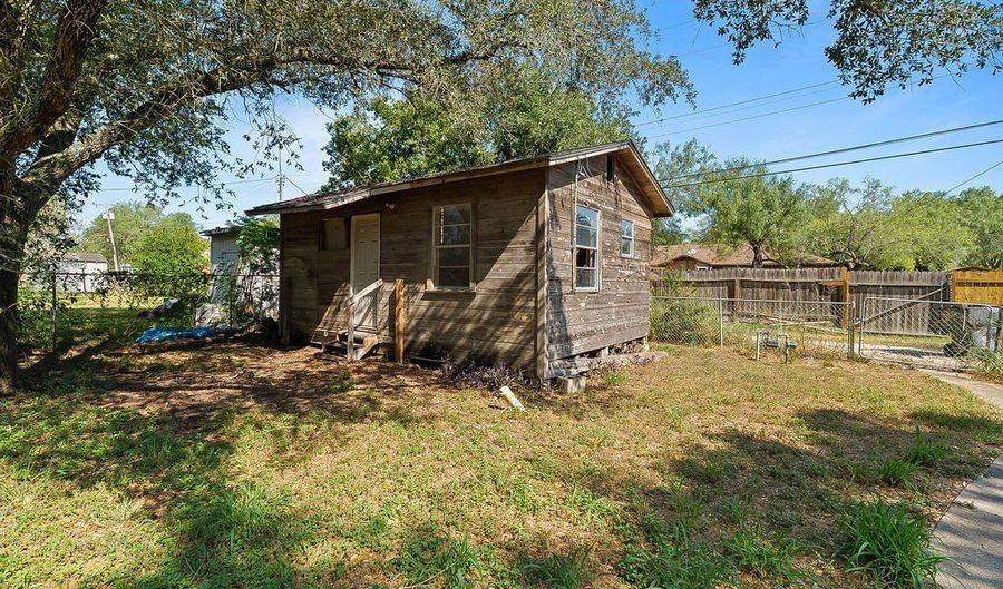 1917 Agarito Ave, Alice, TX 78332 - 3 Beds, 2 Bath