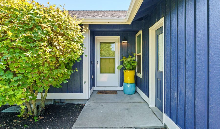 20208 Morgan Loop, Bend, OR 97703 - 3 Beds, 2 Bath
