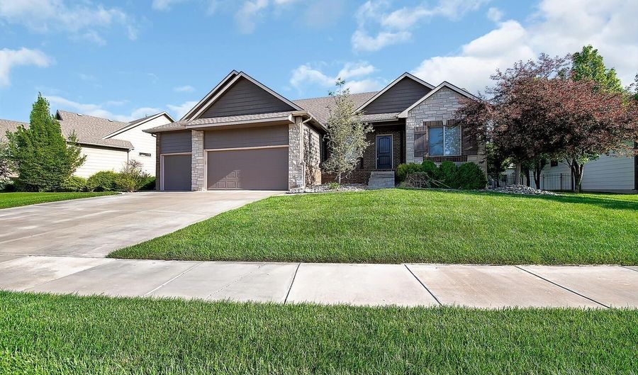 2132 N Stonegate Cir, Andover, KS 67002 - 5 Beds, 3 Bath