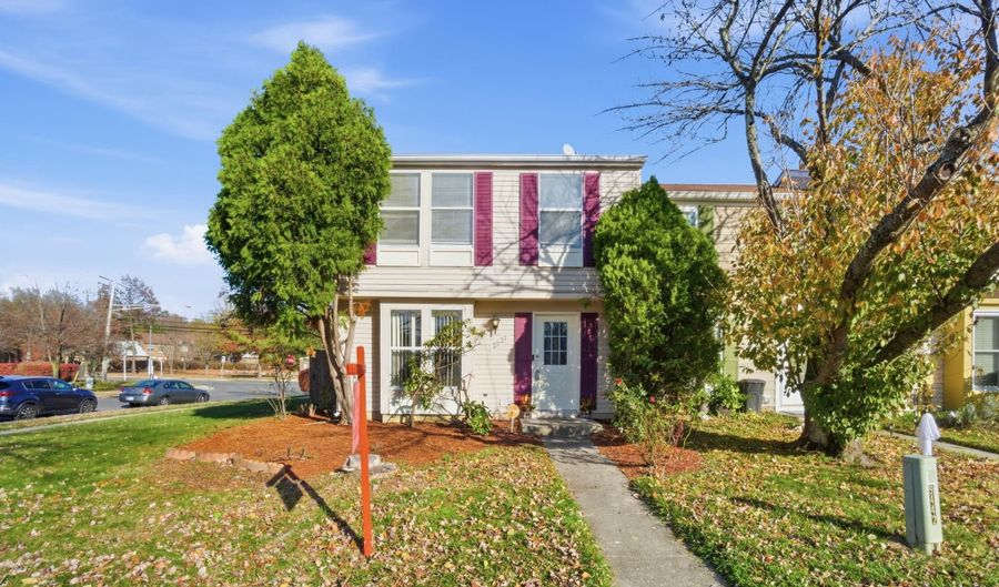 2827 NESTOR Ct, Bowie, MD 20716 - 3 Beds, 2 Bath