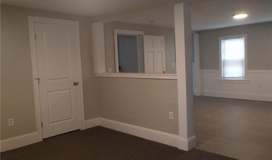 217 State St 3 F, Bristol, RI 02809 - 2 Beds, 1 Bath