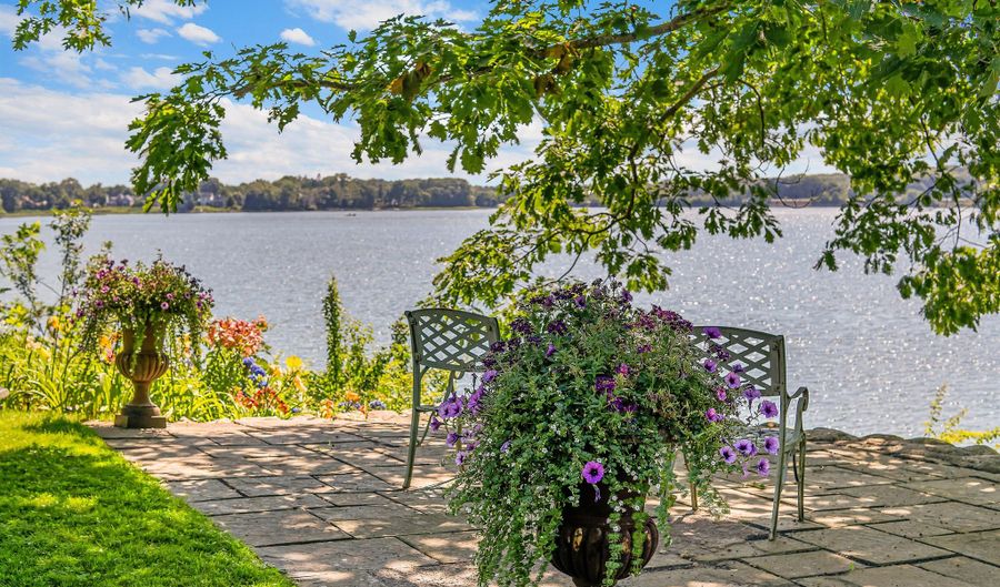 16 US-1, Falmouth, ME 04105 - 3 Beds, 2 Bath