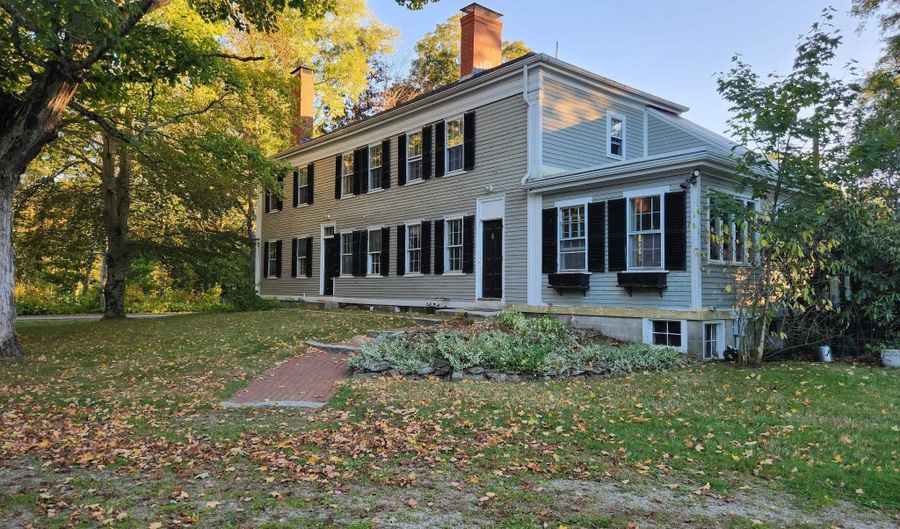 337 Middle Rd, Brentwood, NH 03833 - 4 Beds, 3 Bath