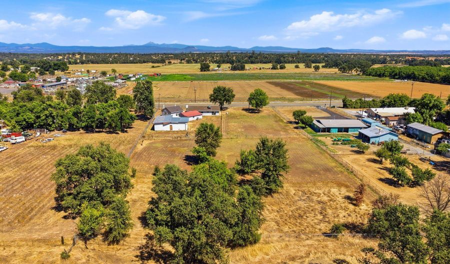 6370 Deschutes Rd, Anderson, CA 96007 - 3 Beds, 2 Bath