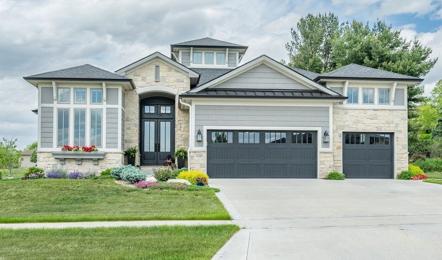 2315 14th St SW, Altoona, IA 50009 - 3 Beds, 3 Bath