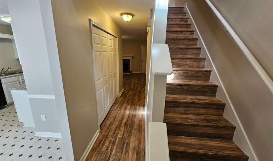 6718 Roscommon Dr, Austell, GA 30168 - 2 Beds, 3 Bath