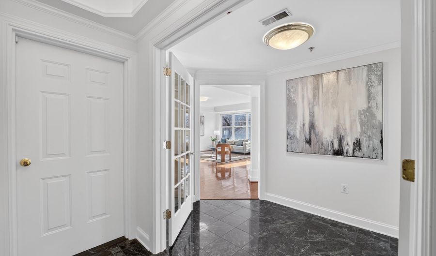 1555 N COLONIAL Ter 601, Arlington, VA 22209 - 2 Beds, 3 Bath