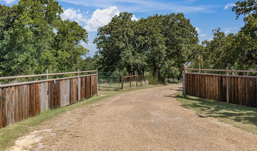 466 County Road 1180, Alvord, TX 76225 - 3 Beds, 2 Bath
