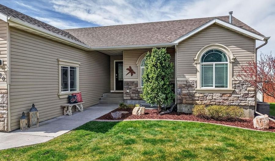 880 Redman St, Chubbuck, ID 83202 - 4 Beds, 3 Bath