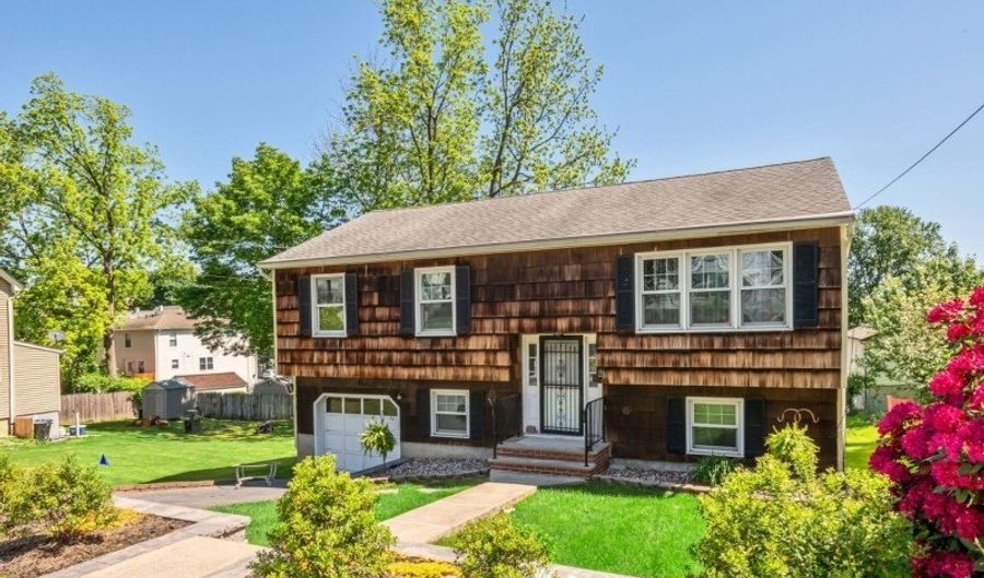 21 Liberty St, Andover, NJ 07801 - 4 Beds, 2 Bath