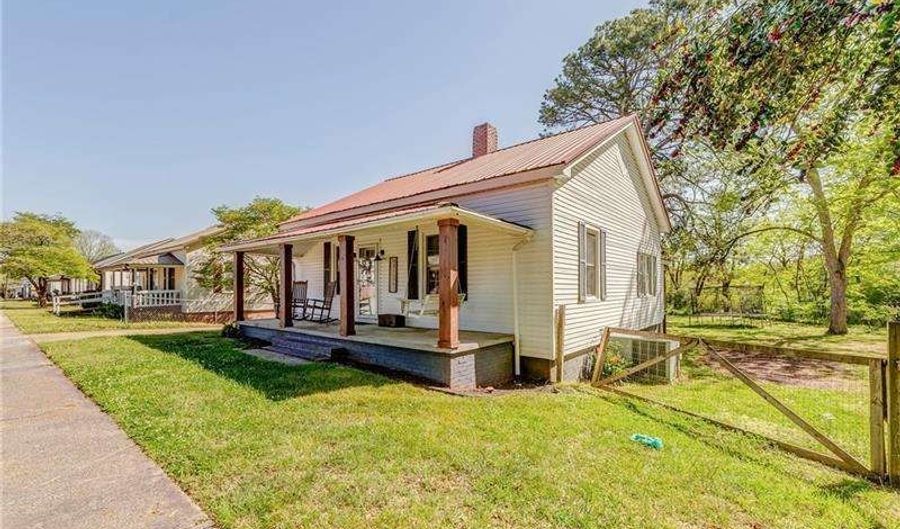 33 Elm St, Aragon, GA 30104 - 2 Beds, 1 Bath