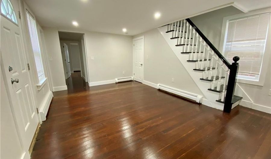 14 S Baptist St, Newport, RI 02840 - 3 Beds, 2 Bath