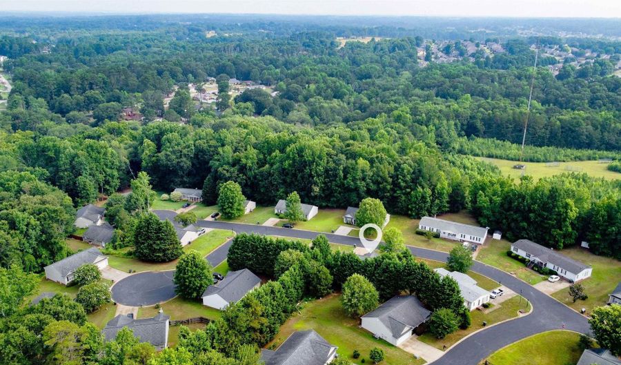 159 Falcon Ridge Dr, Boiling Springs, SC 29316 - 4 Beds, 2 Bath