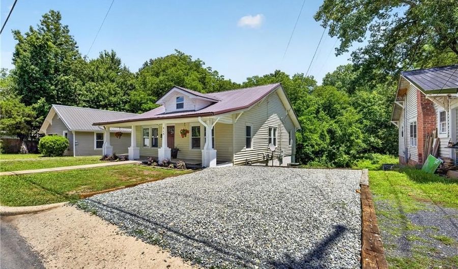 215 Uwharrie St, Asheboro, NC 27203 - 3 Beds, 2 Bath