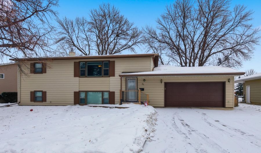 11 Linda Ln, Aberdeen, SD 57401 - 4 Beds, 2 Bath