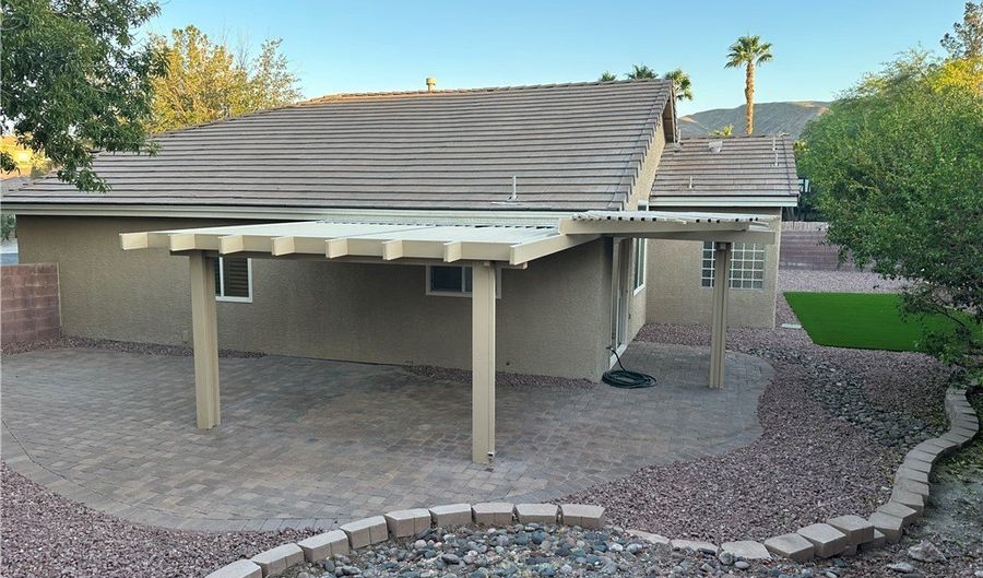 27 Garrett Ct, Henderson, NV 89012 - 3 Beds, 2 Bath