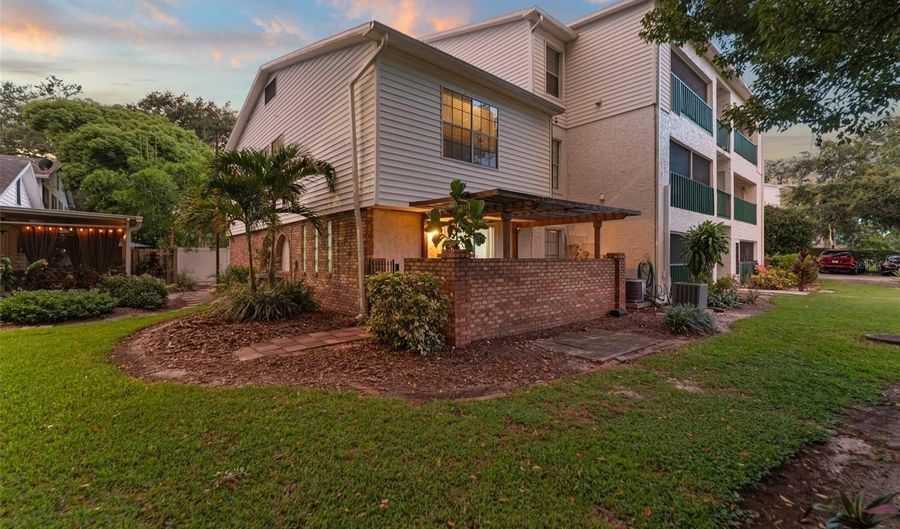 496 W PAR St 4, Orlando, FL 32804 - 2 Beds, 3 Bath