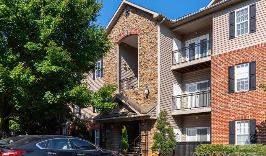 332 Appeldoorn Cir, Asheville, NC 28803 - 3 Beds, 2 Bath