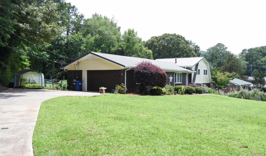 3911 PERKERSON Dr, Anniston, AL 36201 - 5 Beds, 4 Bath