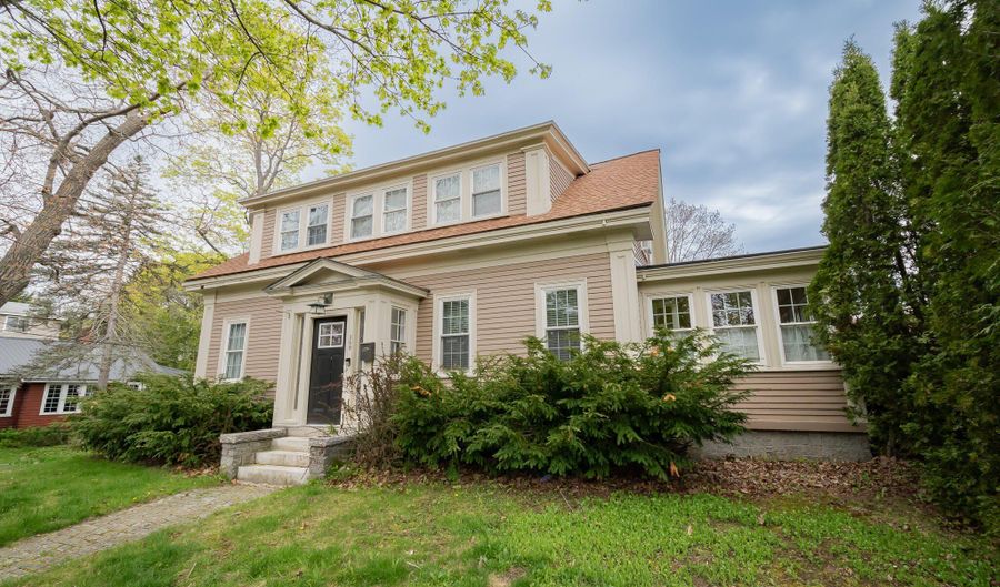 369 Ohio St, Bangor, ME 04401 - 5 Beds, 4 Bath