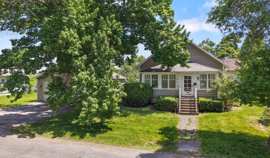 164 7th St, Bangor, ME 04401 - 5 Beds, 2 Bath