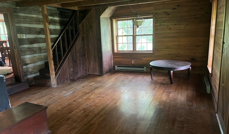 20420 Out Of Bounds Dr, Abingdon, VA 24211 - 2 Beds, 1 Bath