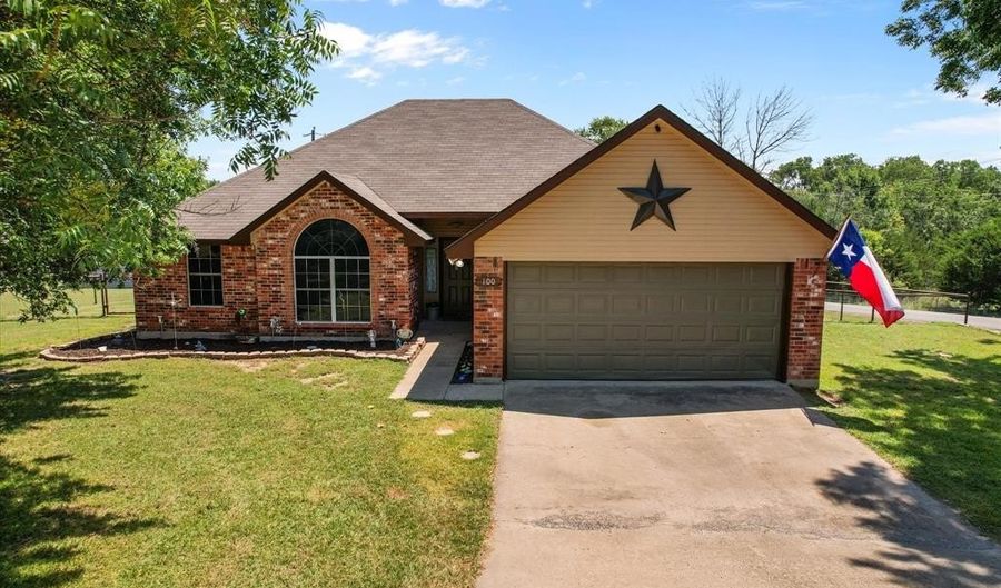 100 Coronado Trl, Weatherford, TX 76087 - 4 Beds, 2 Bath