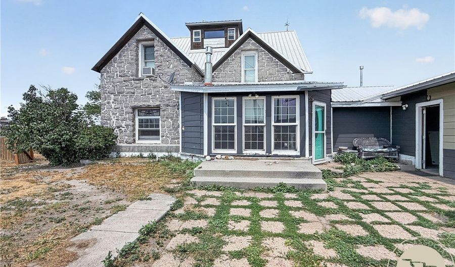 105 W Yellowstone Ave, Big Timber, MT 59011 - 7 Beds, 2 Bath