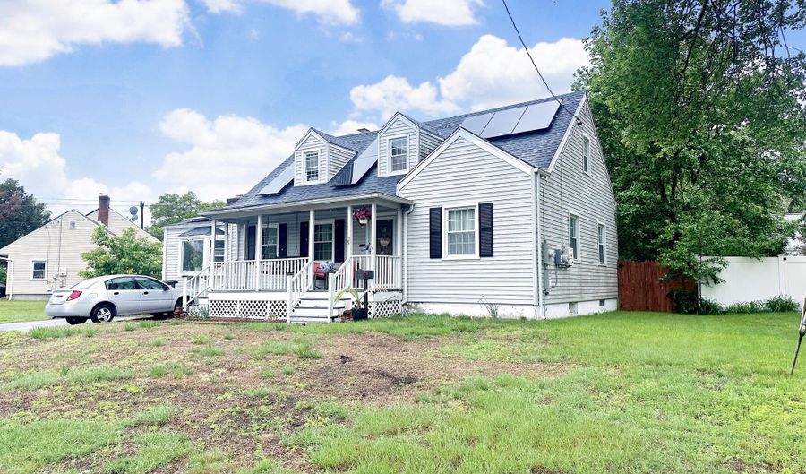 29 Hooker Rd, Bridgeport, CT 06610 - 3 Beds, 3 Bath