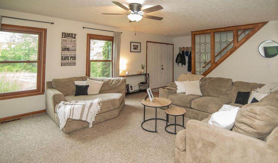 8576 E Main St, Alexandria, KY 41001 - 4 Beds, 3 Bath