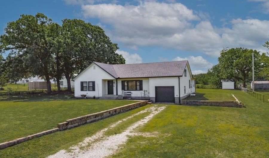 6797 312th Rd, Arkansas City, KS 67005 - 3 Beds, 2 Bath