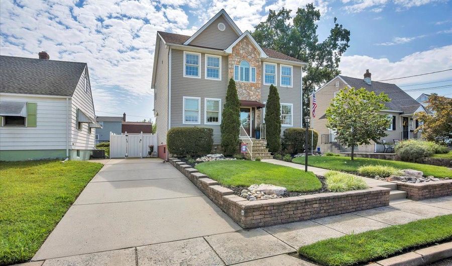 245 BERGEN Ave, Bellmawr, NJ 08031 - 3 Beds, 3 Bath