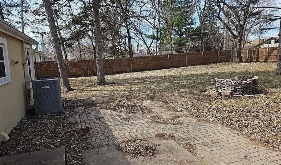 729 Brisbin St, Anoka, MN 55303 - 2 Beds, 1 Bath