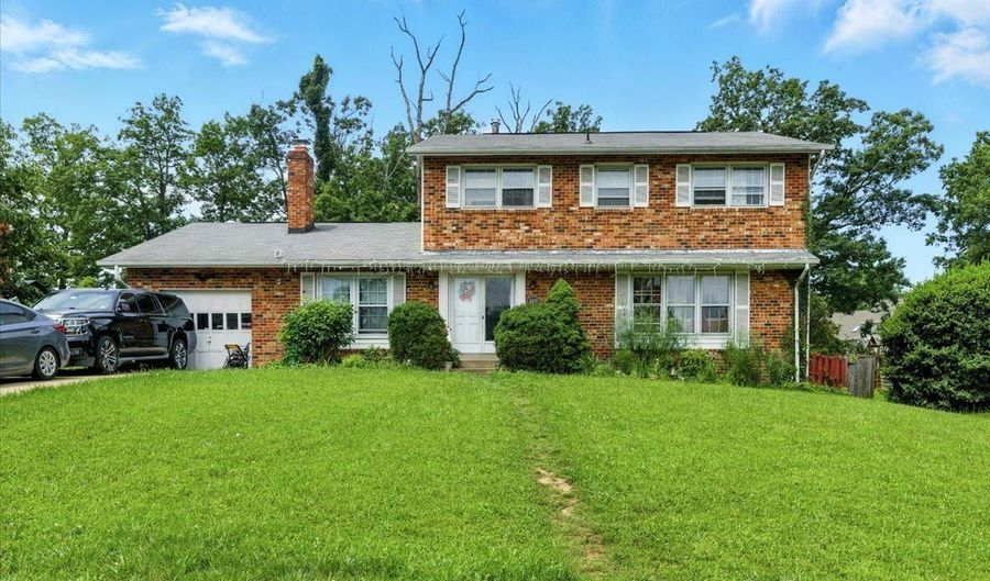 4108 WYNNWOOD Dr, Annandale, VA 22003 - 6 Beds, 4 Bath