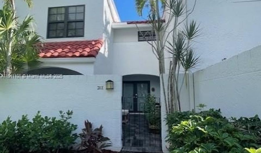 20900 Leeward Ct 213-1, Aventura, FL 33180 - 2 Beds, 3 Bath