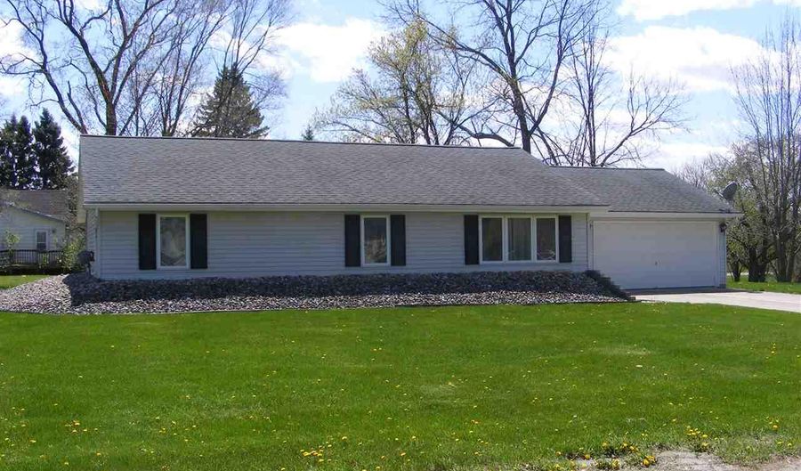 121 Crane St, Alma, MI 48801 - 2 Beds, 2 Bath