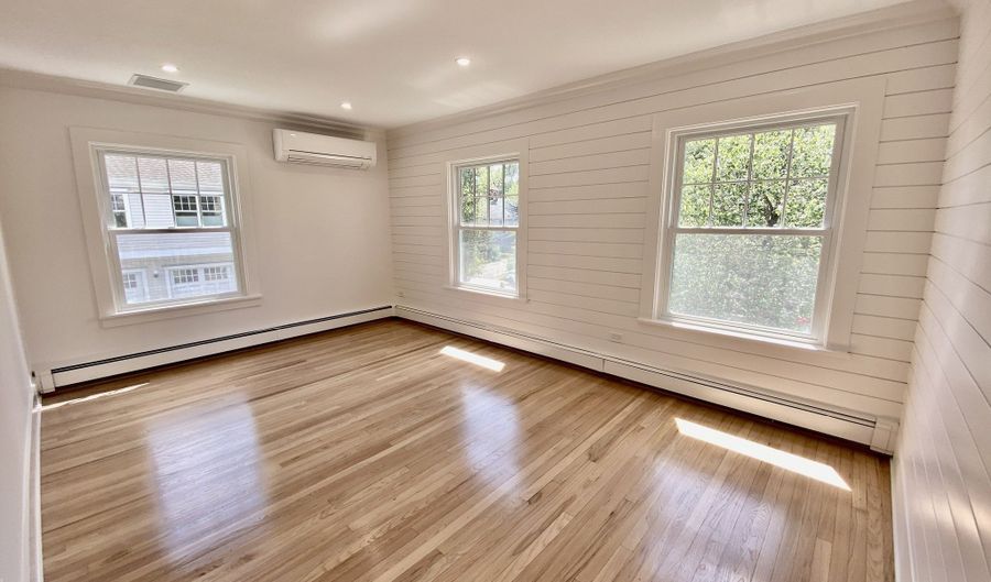 40 E Maple St, New Canaan, CT 06840 - 2 Beds, 1 Bath
