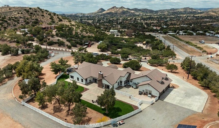 33322 Deerglen Ln, Agua Dulce, CA 91390 - 4 Beds, 5 Bath