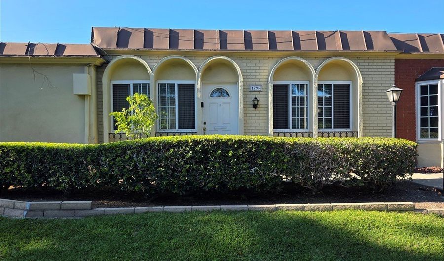 1795 W Glenoaks Ave, Anaheim, CA 92801 - 2 Beds, 1 Bath