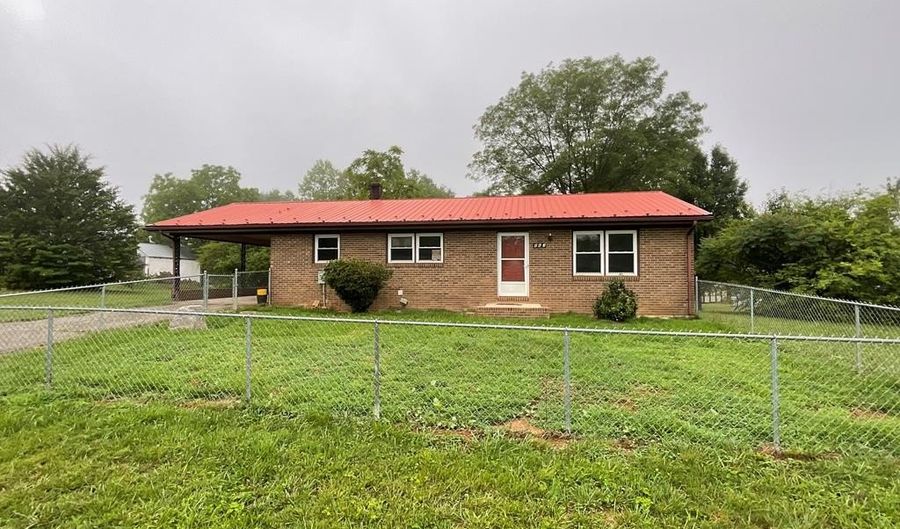 863 Willis Gap Rd, Ararat, VA 24053 - 3 Beds, 2 Bath