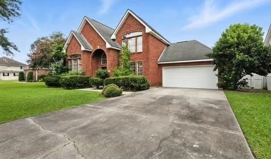 110 WOODCHASE Dr, Belle Chasse, LA 70037 - 4 Beds, 3 Bath