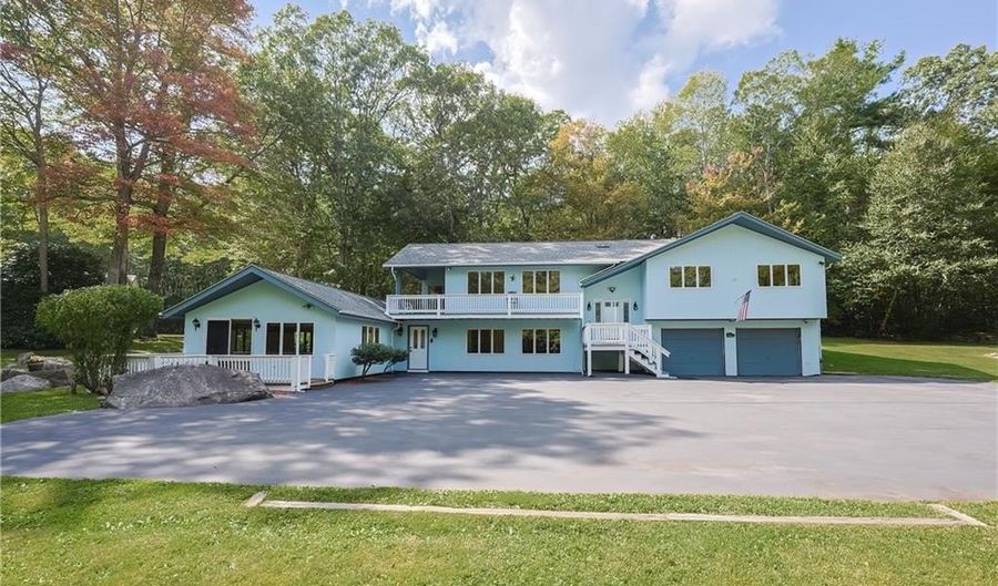 85 Indian Trl, Glocester, RI 02814 - 4 Beds, 3 Bath