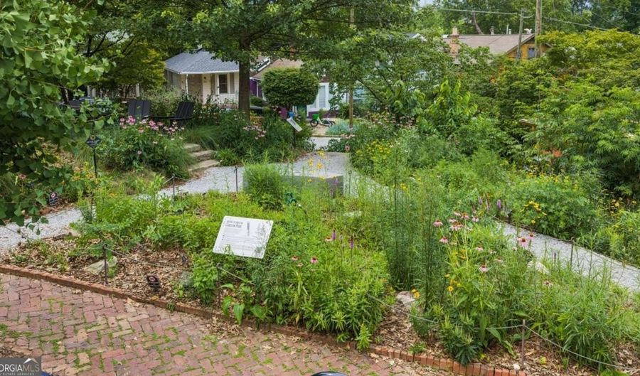816 Virgil St NE, Atlanta, GA 30307 - 2 Beds, 2 Bath