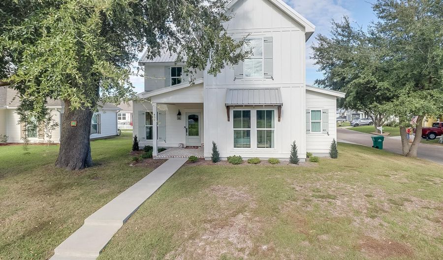 400 Thomas Shields Blvd, Bay St. Louis, MS 39520 - 2 Beds, 3 Bath